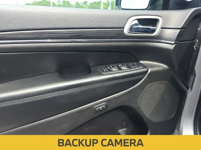 Used 2019 Silver Jeep Limited image 8