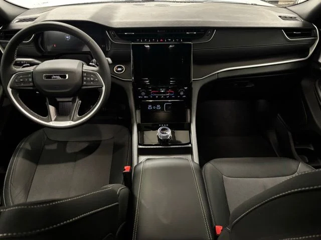 Used 2025 White Jeep Laredo X image 11
