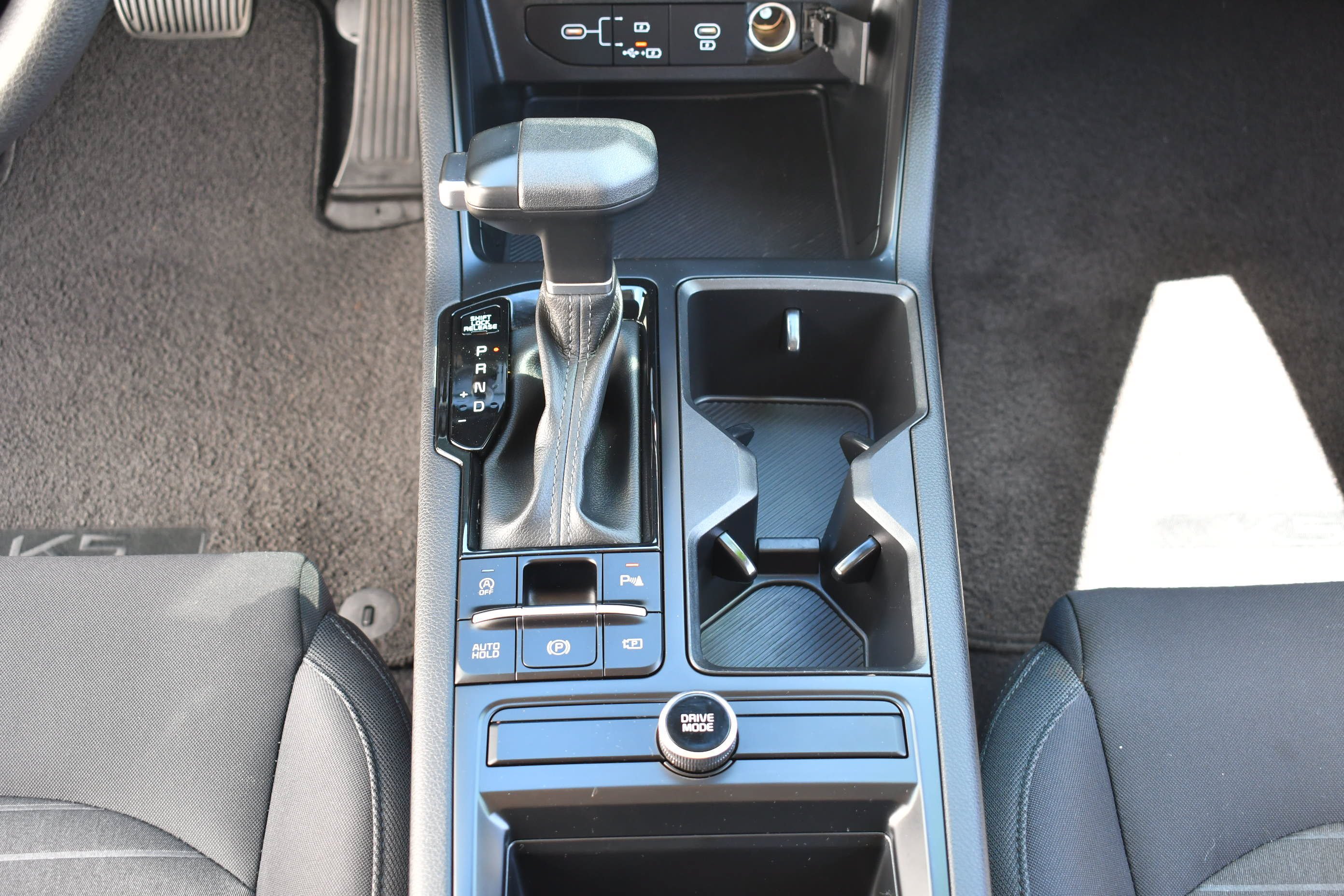 2025 Kia K5 LXS - Photo 17