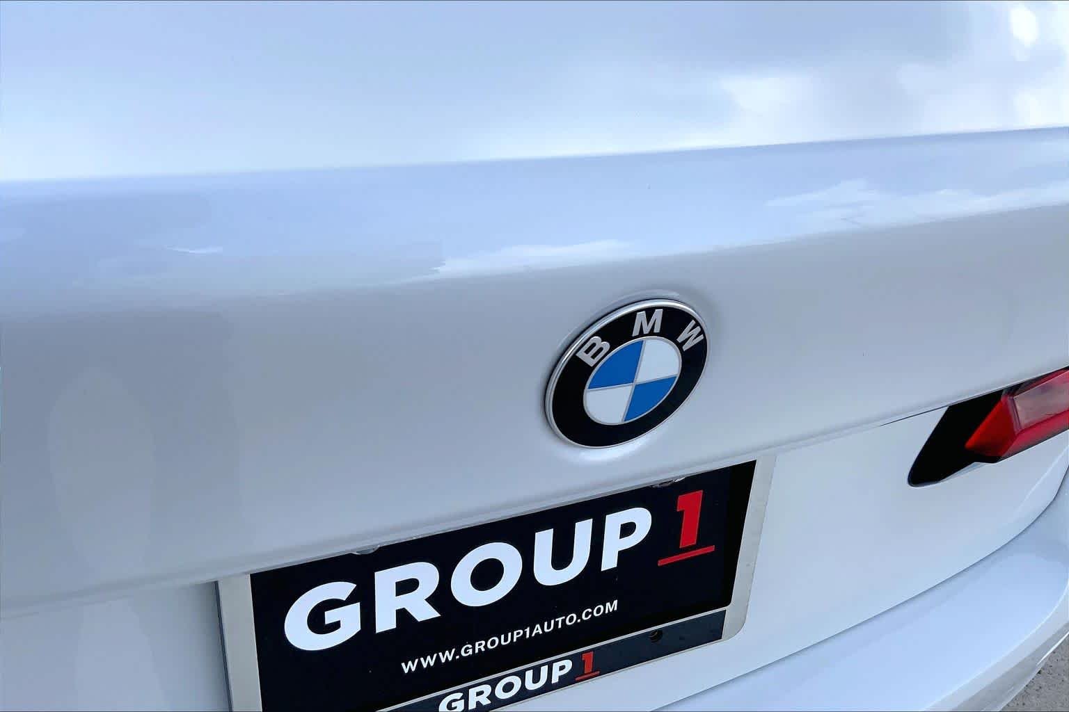 Used 2022 Alpine White BMW 530i xDrive image 31