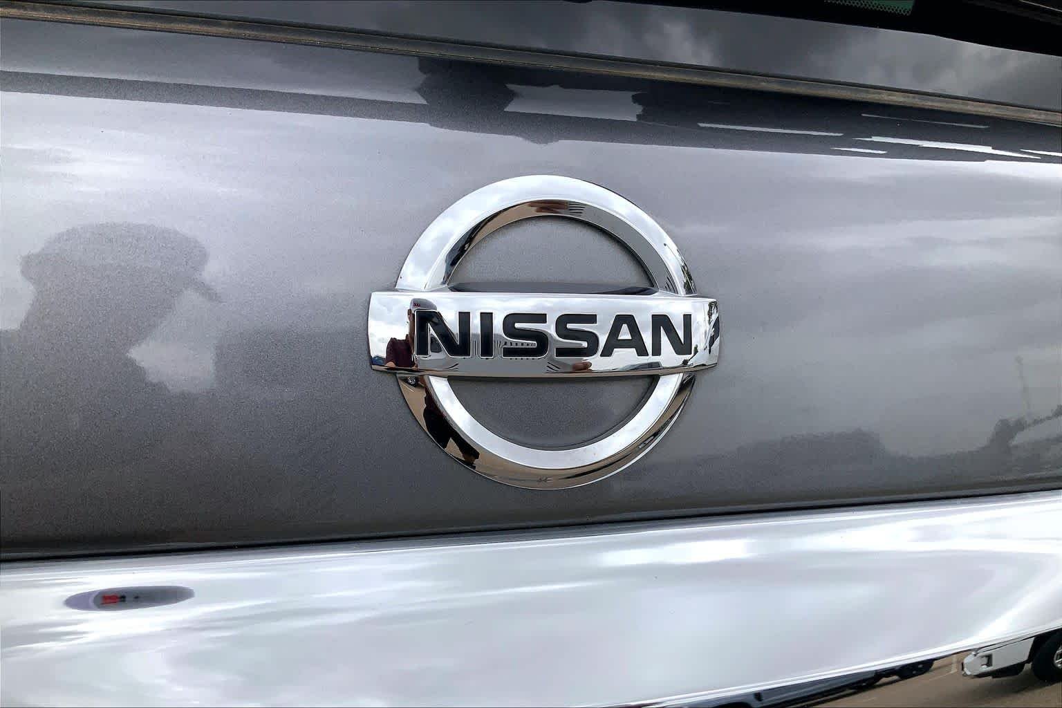 Used 2020 Gun Metallic Nissan SL image 10