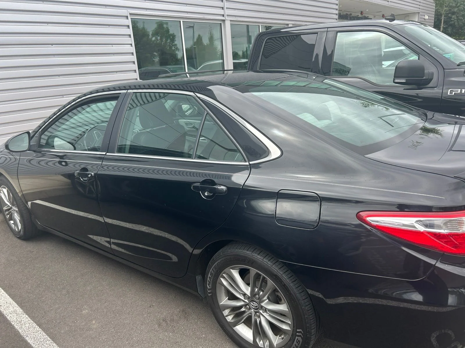 Used 2016 Black Toyota SE image 1