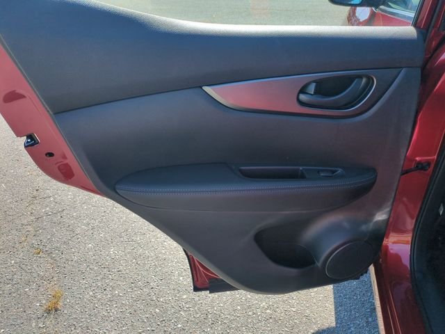 Used 2021 Red Nissan S image 25