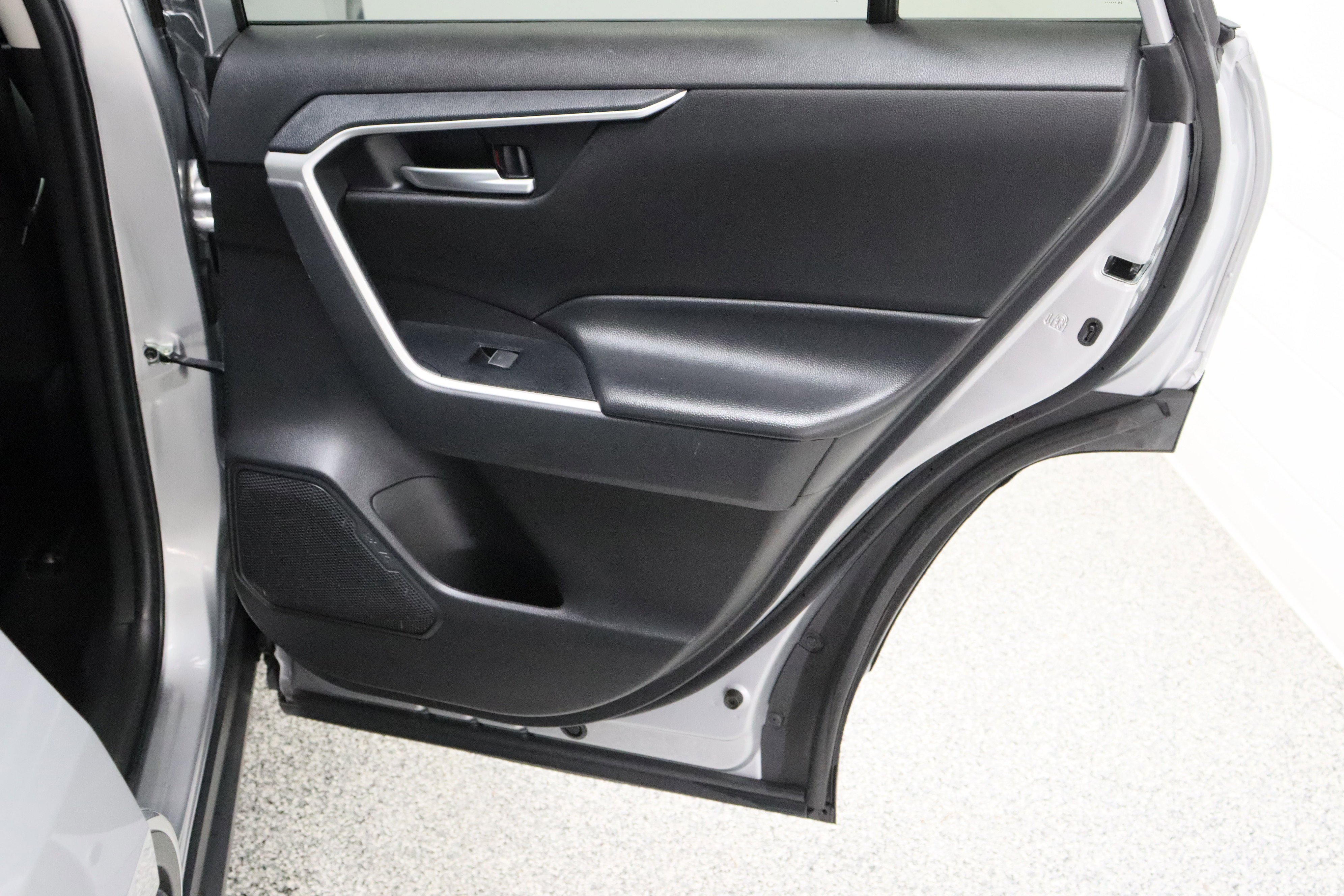 Used 2025 Silver Sky Metallic Toyota XLE 2.5L image 33