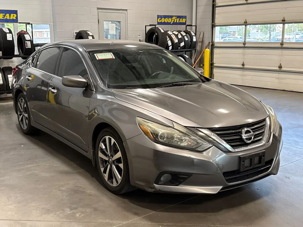 Used 2016 Gray Nissan 2.5 SR image 3
