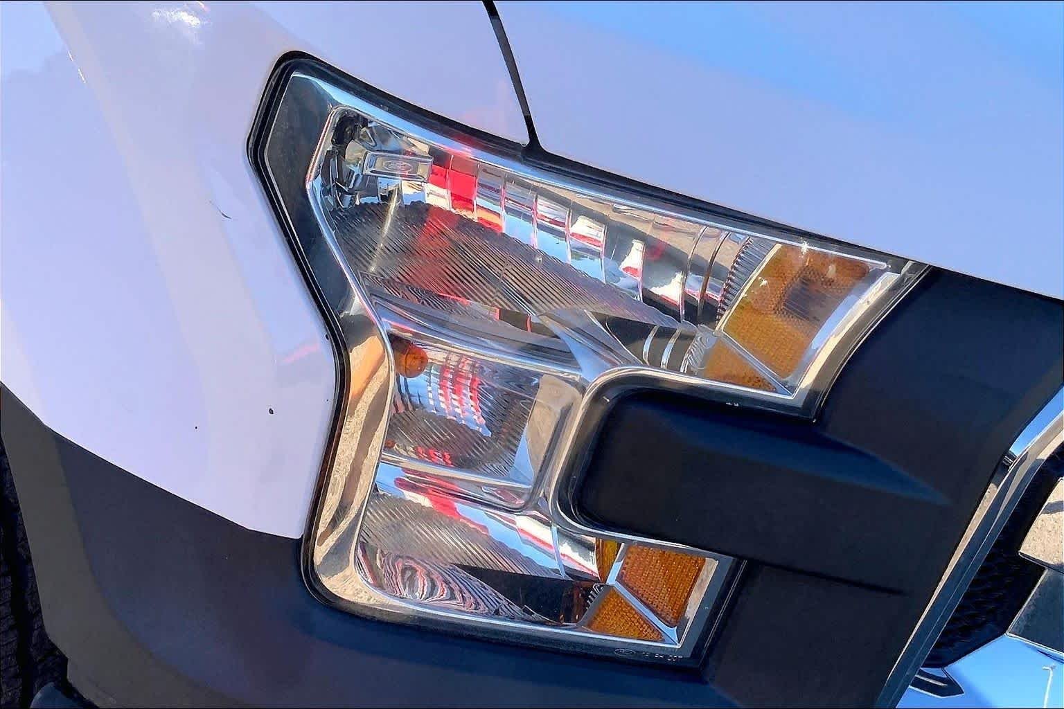 Used 2017 Oxford White Ford XL image 25