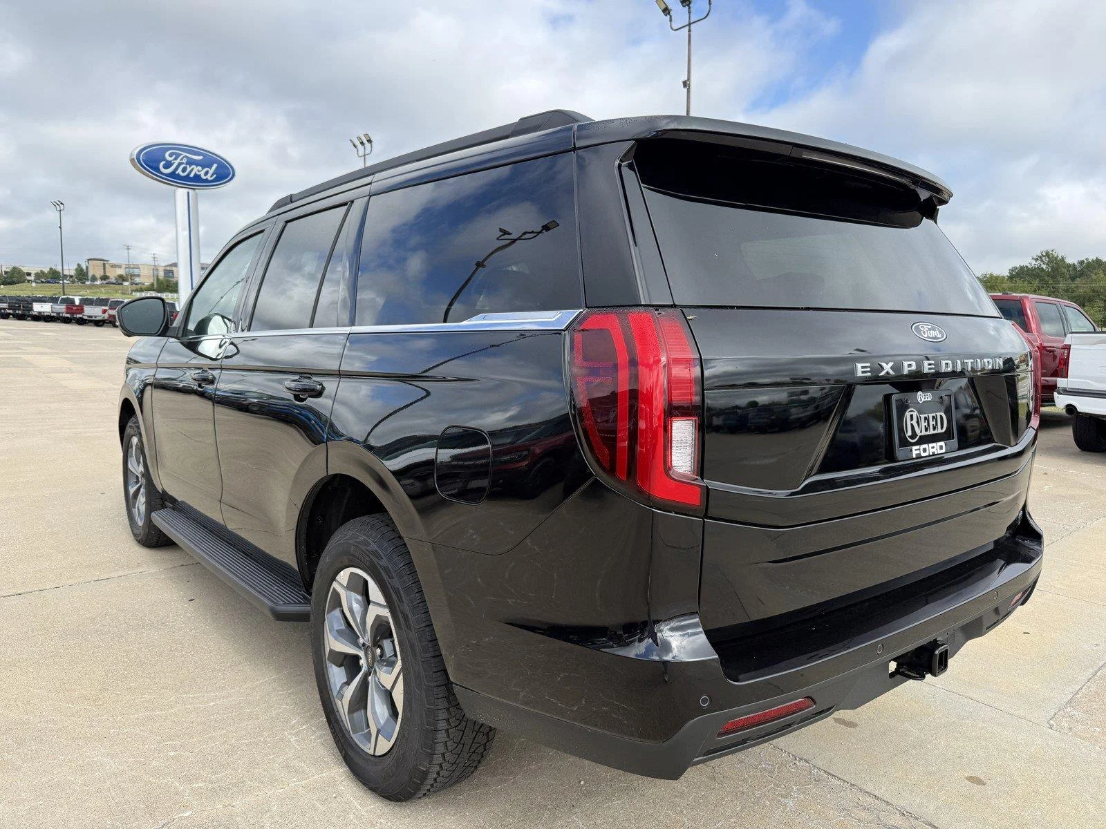 New 2027 Dark Matter Gray Metallic Ford Active image 7