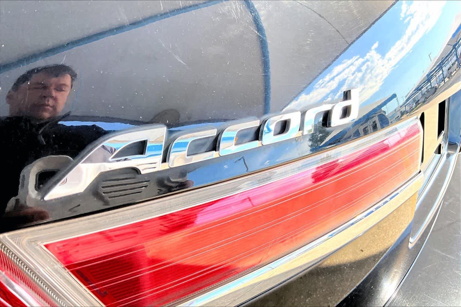 Used 2011 Crystal Black Pearl Honda EX-L image 29