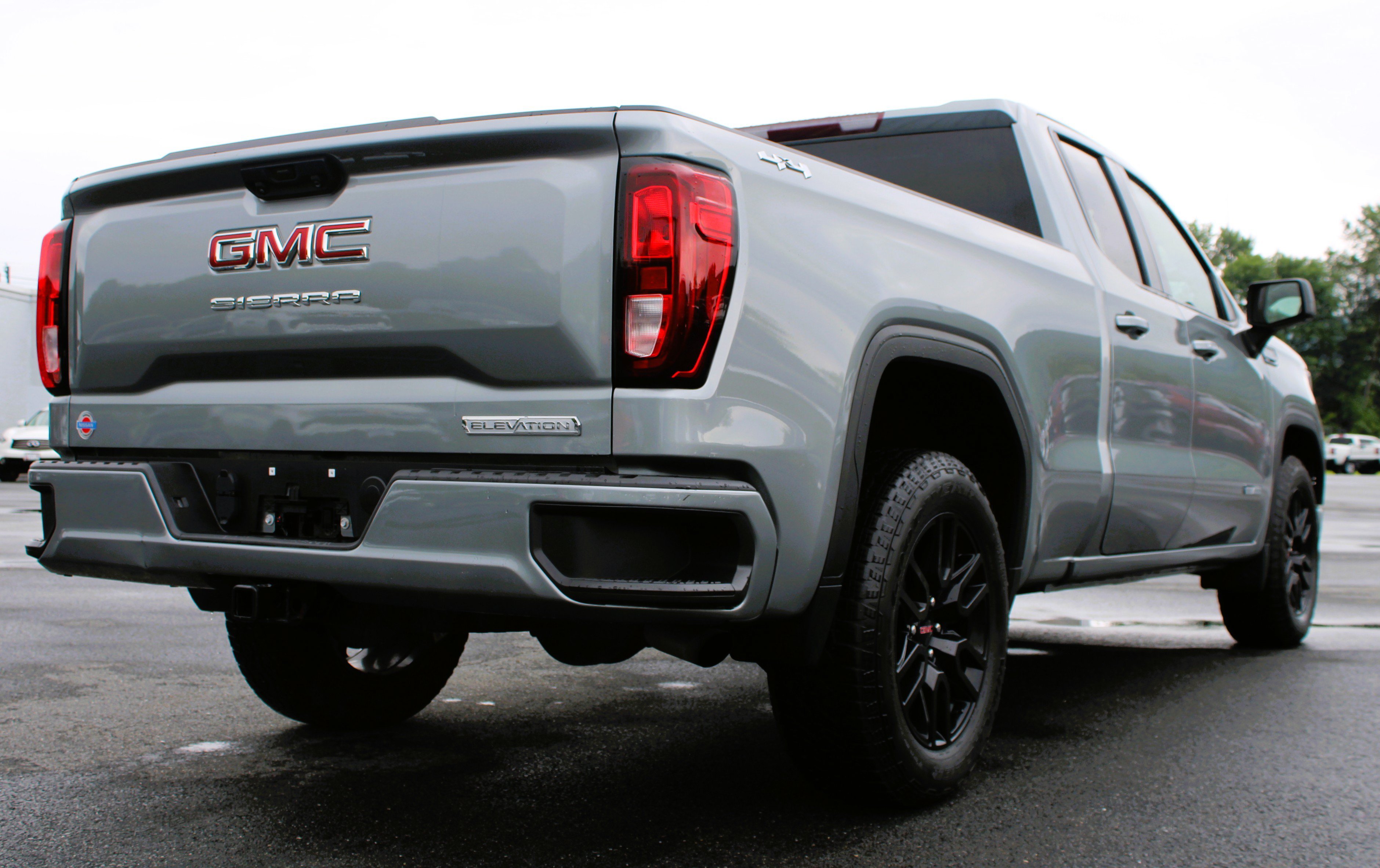 Used 2023 Sterling Metallic GMC Elevation image 8