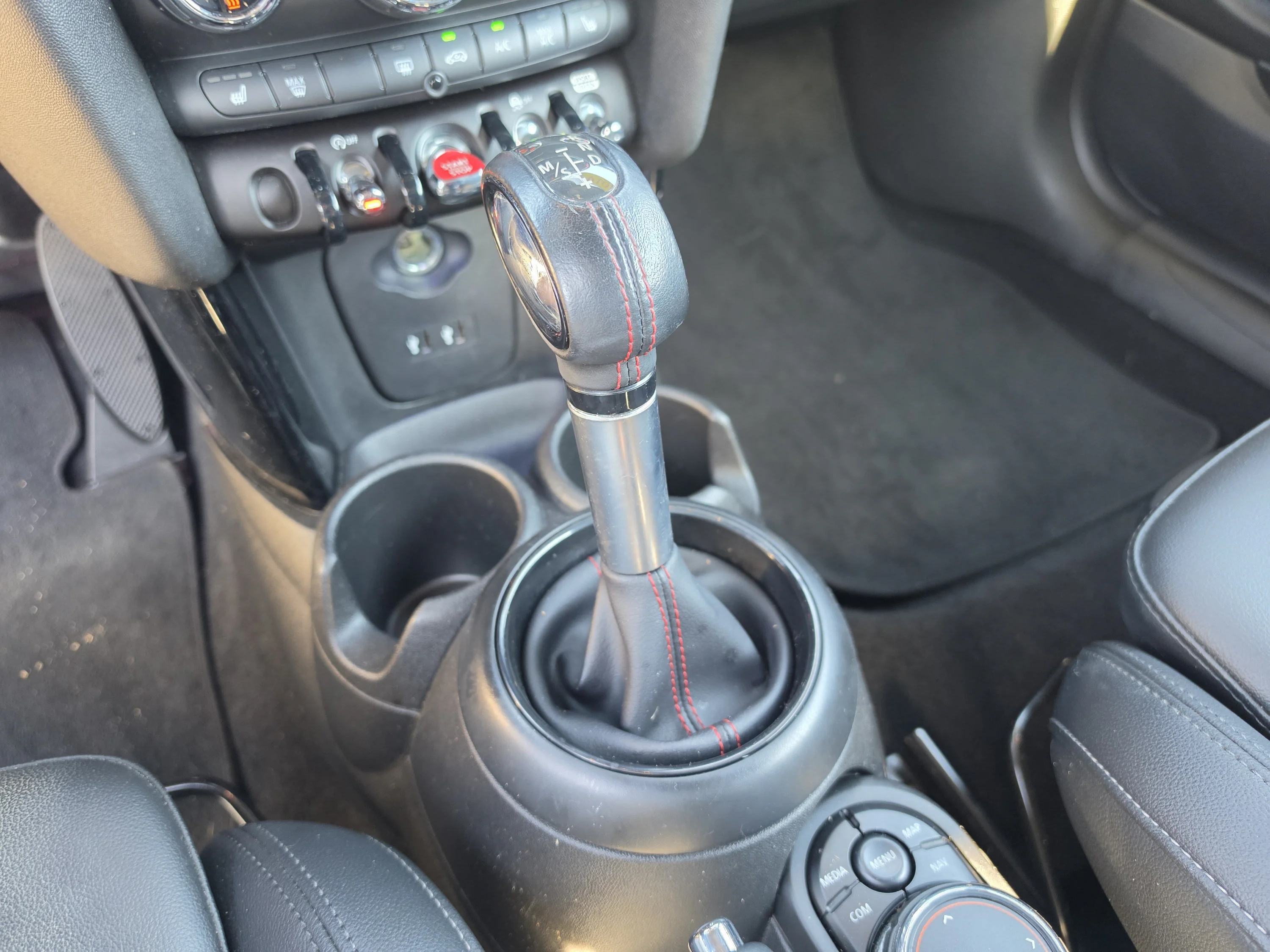 Used 2019 Pepper White MINI Cooper S image 31