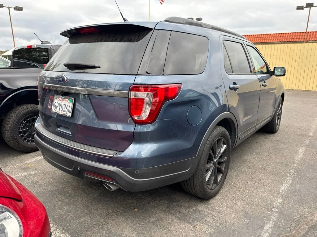 Used 2018 Blue Ford XLT image 3