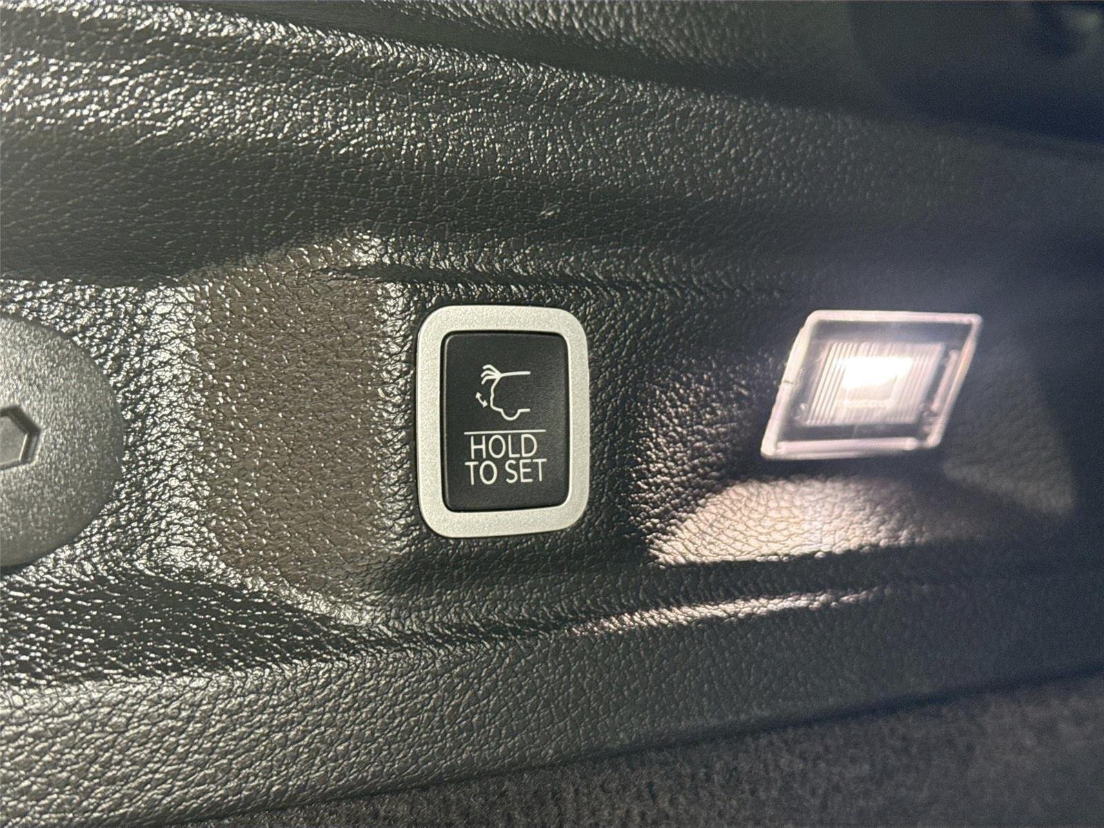 Used 2022 Velvet Red Pearlcoat Jeep Overland image 41