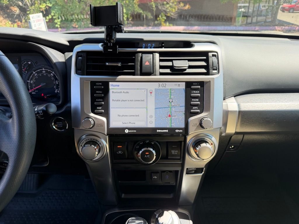 Used 2022 White Toyota SR5 image 21