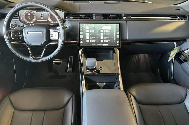 New 2026 Santorini Black Land Rover Dynamic SE image 12