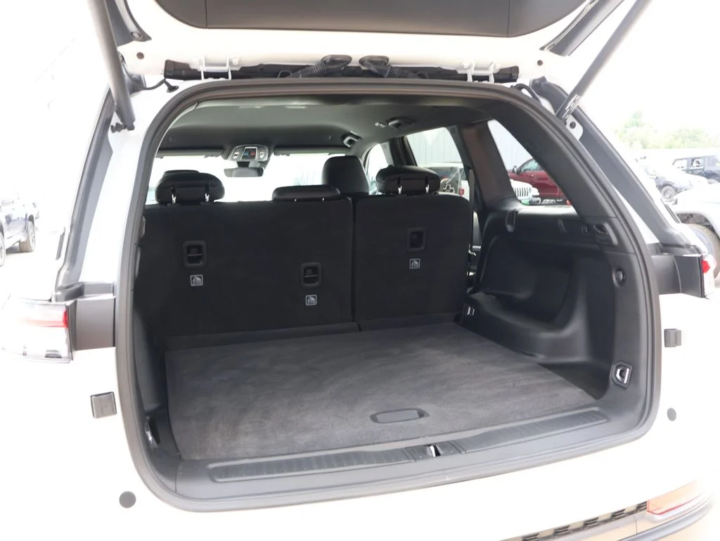 New 2026 Bright White Clear-Coat Exterior Paint Jeep Altitude image 14