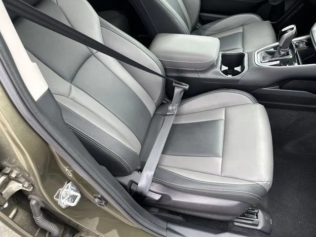 Used 2025 Green Subaru Onyx Edition image 27