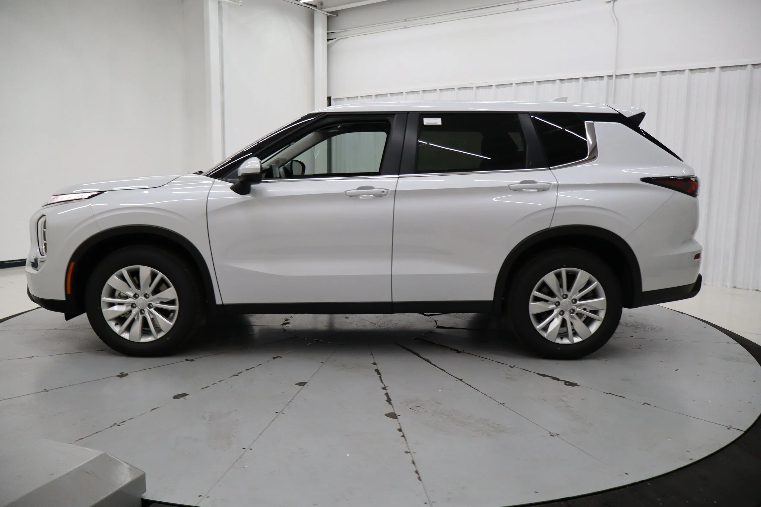 New 2026 White Mitsubishi ES image 6