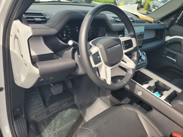 Used 2025 White Land Rover S image 12