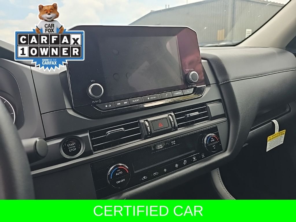 Used 2025 Silver Nissan S image 18