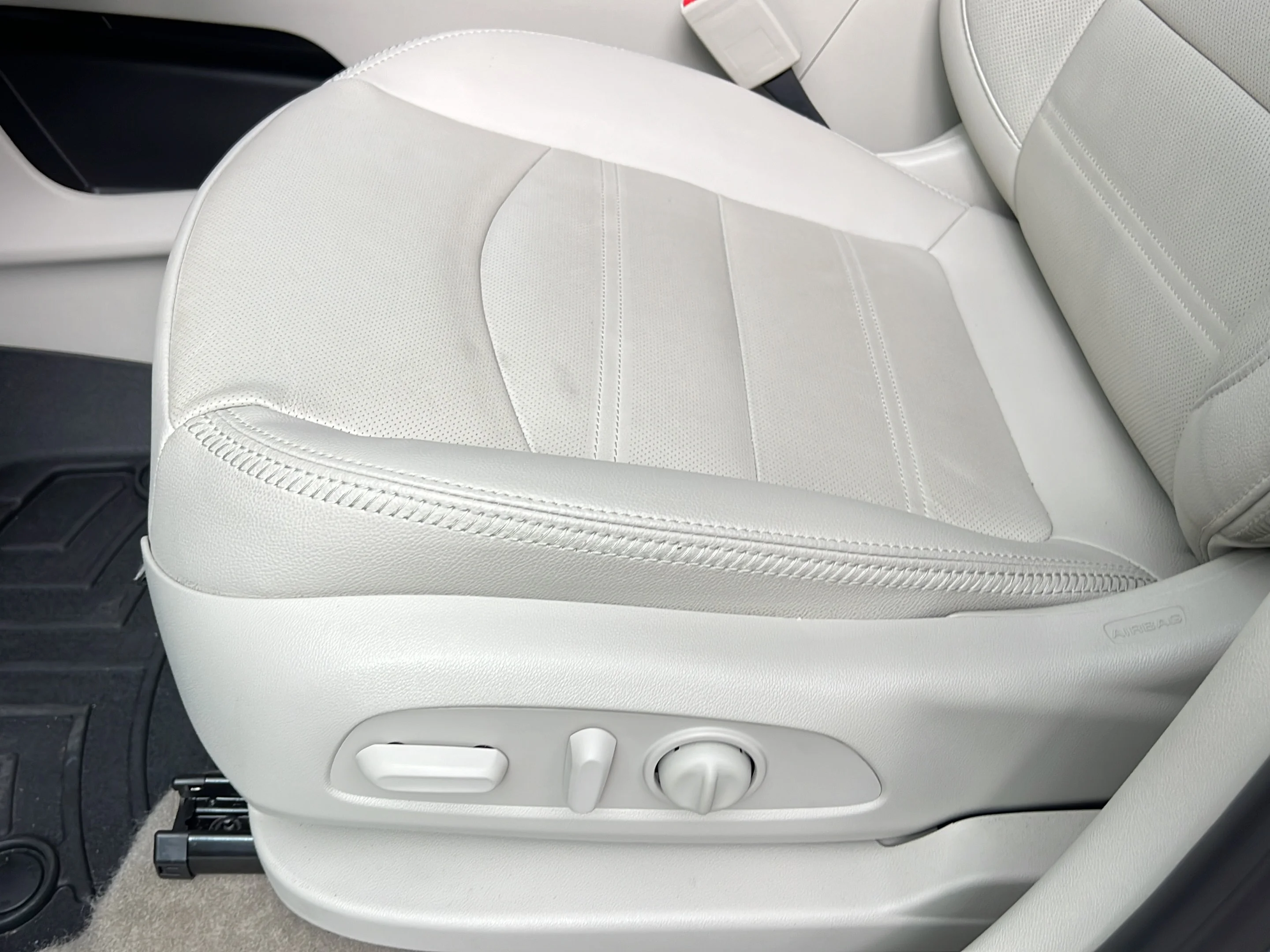 Used 2024 Downpour Metallic GMC Denali image 14