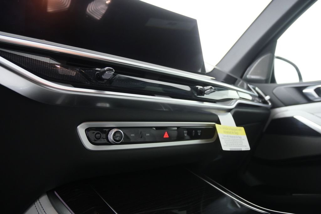 New 2026 Carbon Black Metallic BMW xDrive40i image 20