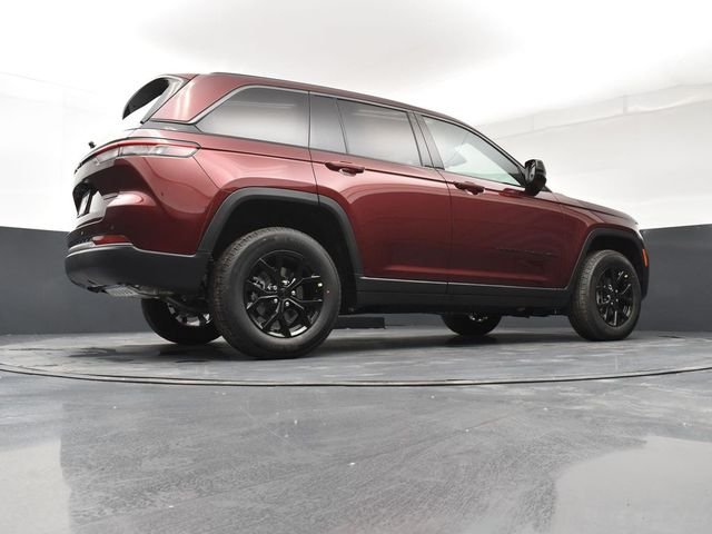 New 2026 Velvet Red Pearl-Coat Exterior Paint Jeep Altitude image 24