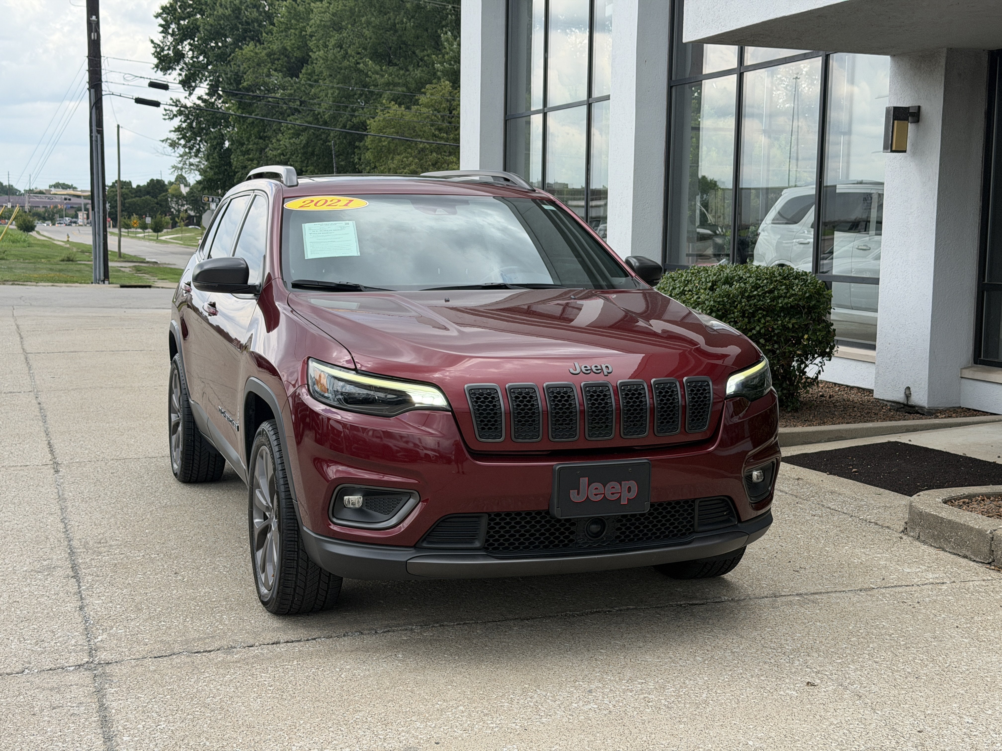 Used 2021 Velvet Red Pearlcoat Jeep 80th Anniversary image 23