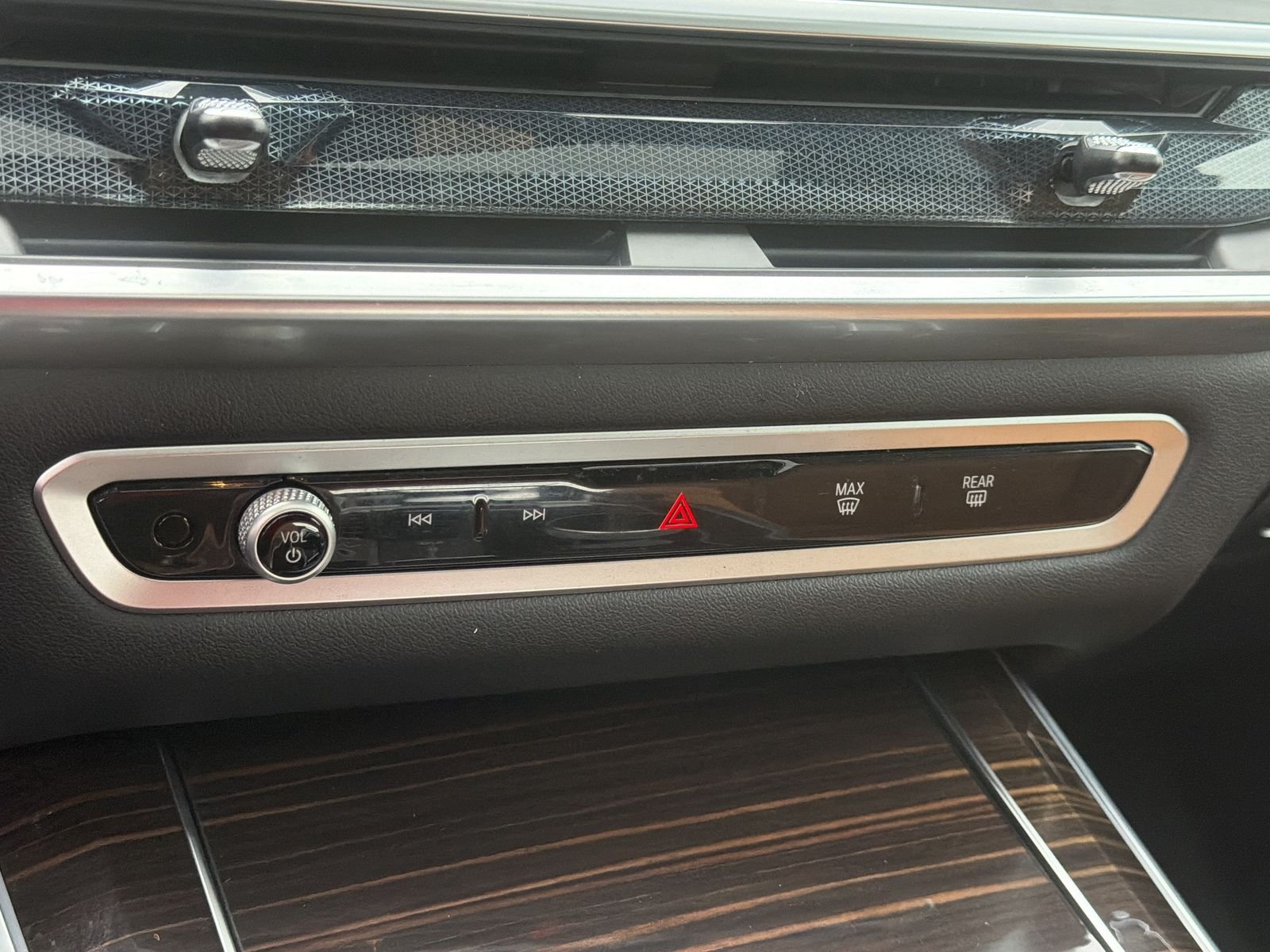 Used 2026 White BMW xDrive40i image 10