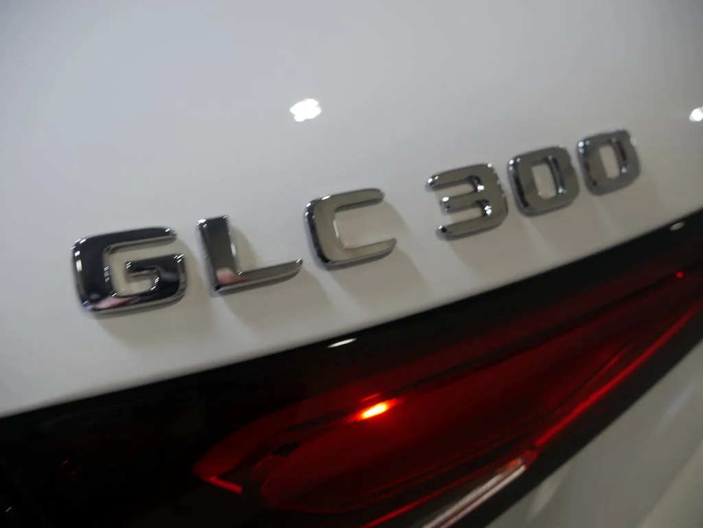New 2026 Polar White Mercedes-Benz GLC 300 image 9