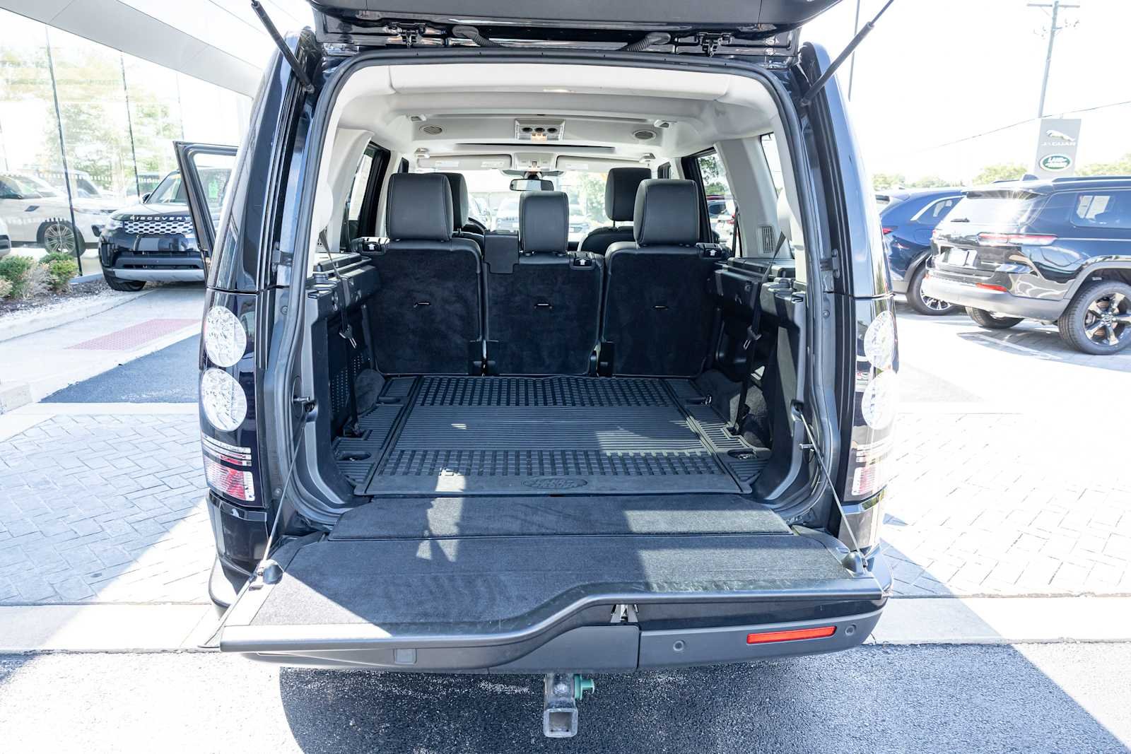 Used 2016 Santorini Black Metallic Land Rover HSE LUX Landmark Edition image 38