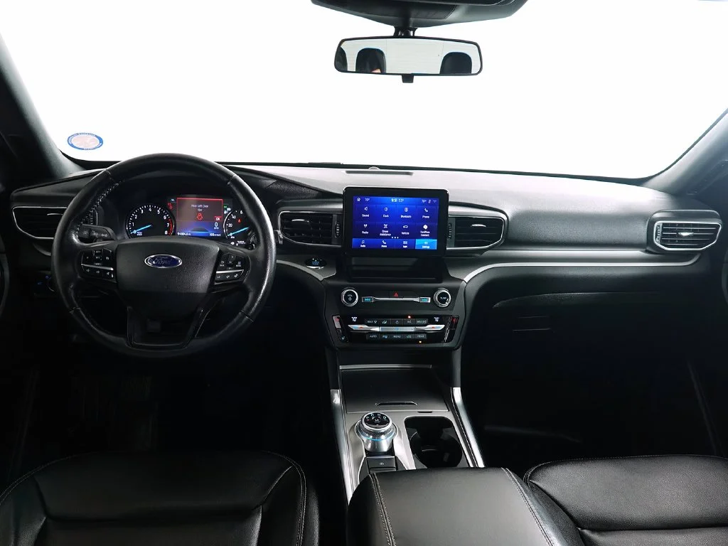 Used 2020 Black Ford XLT image 2