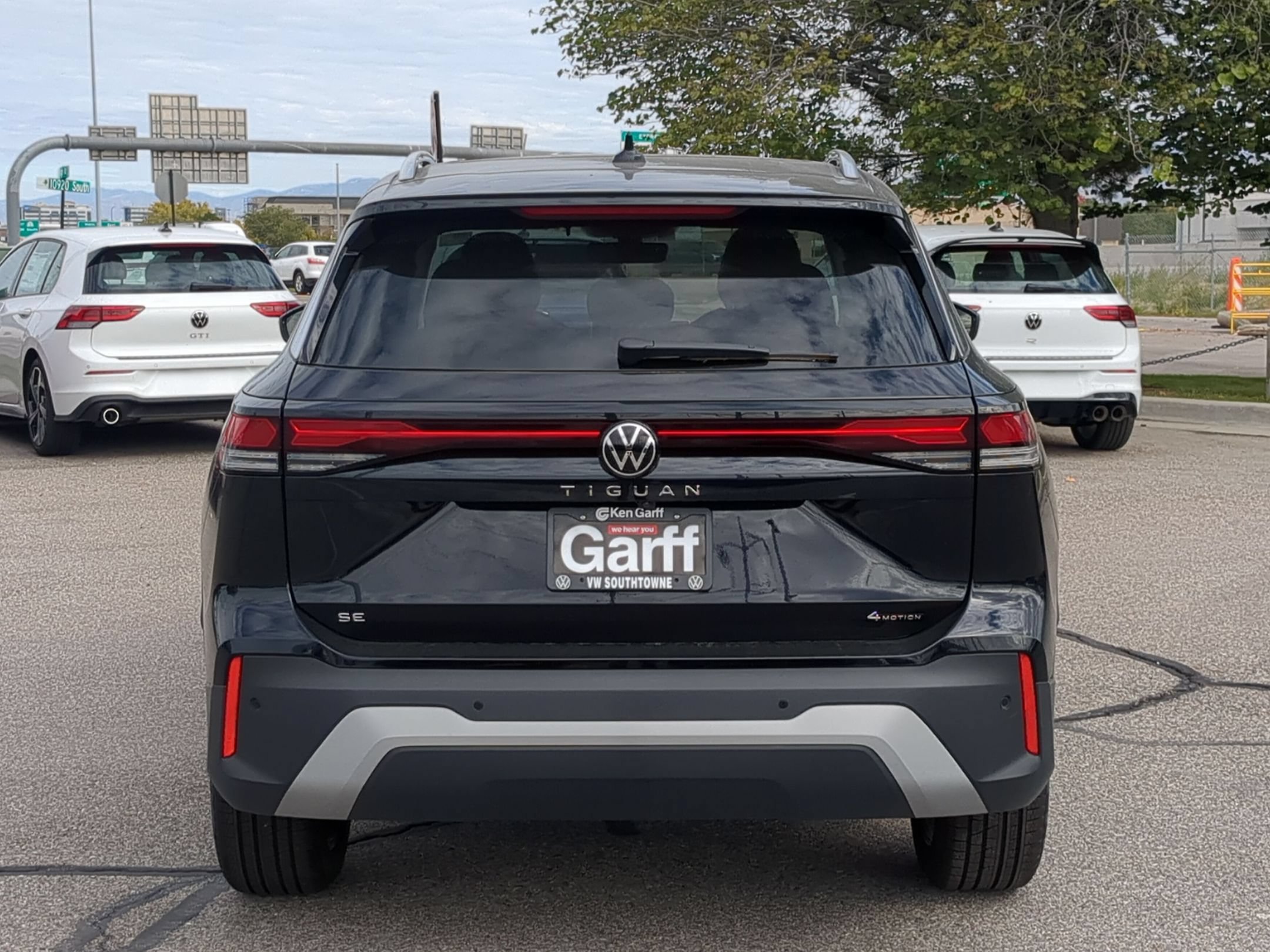 New 2026 Deep Black Pearl Volkswagen SE image 4