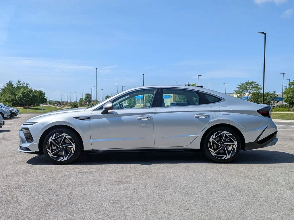 Used 2026 Silver Hyundai SEL Sport image 4