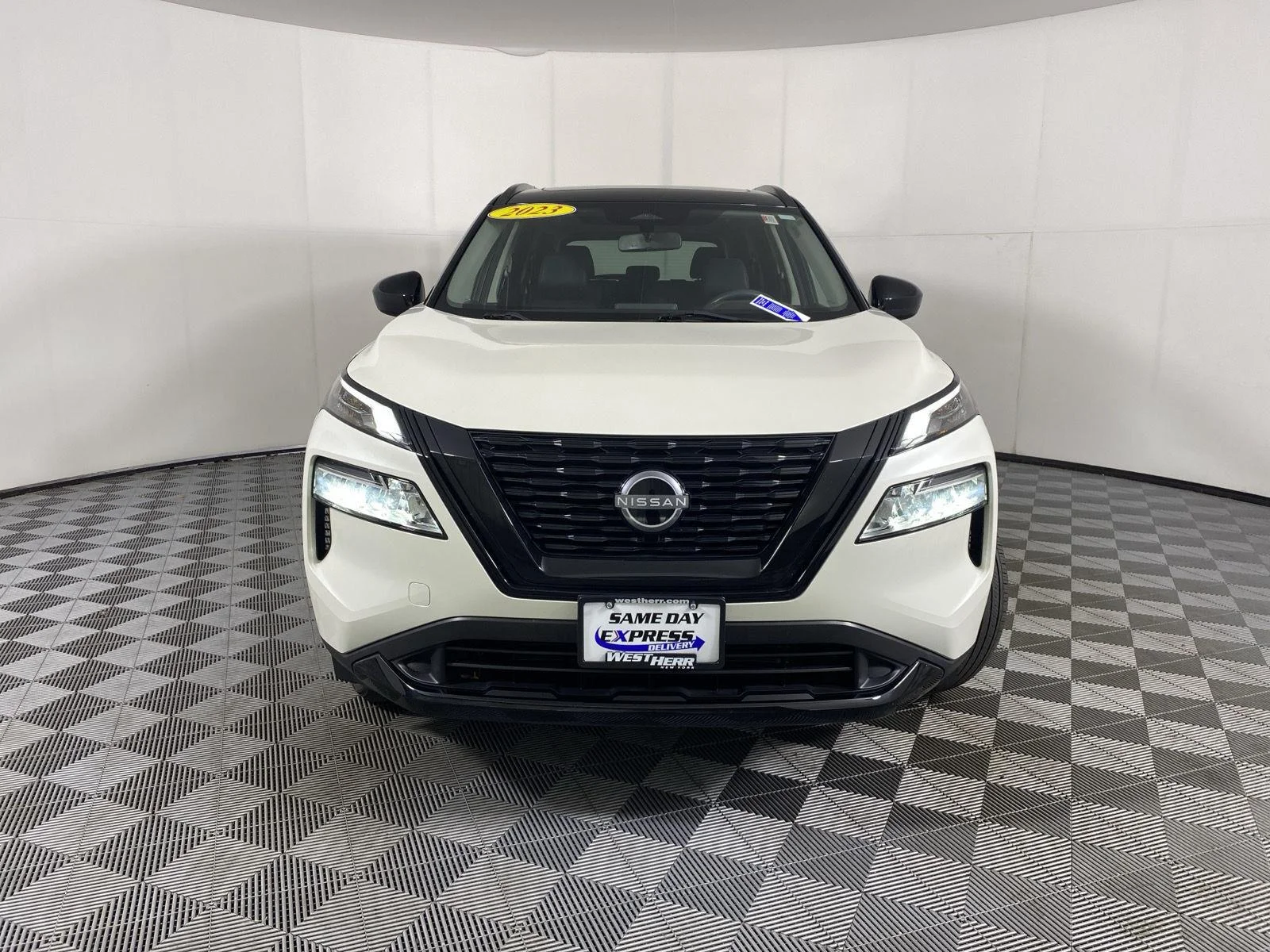 Used 2023 Pearl White Tricoat/Super Black Nissan SV image 2
