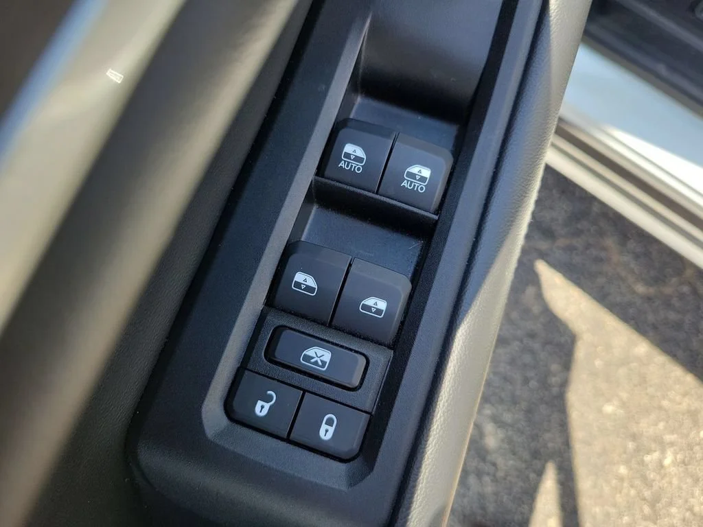 Used 2023 White Jeep Limited 4x4 image 24
