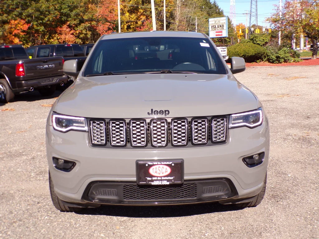 Used 2022 Gray Jeep Laredo X image 2