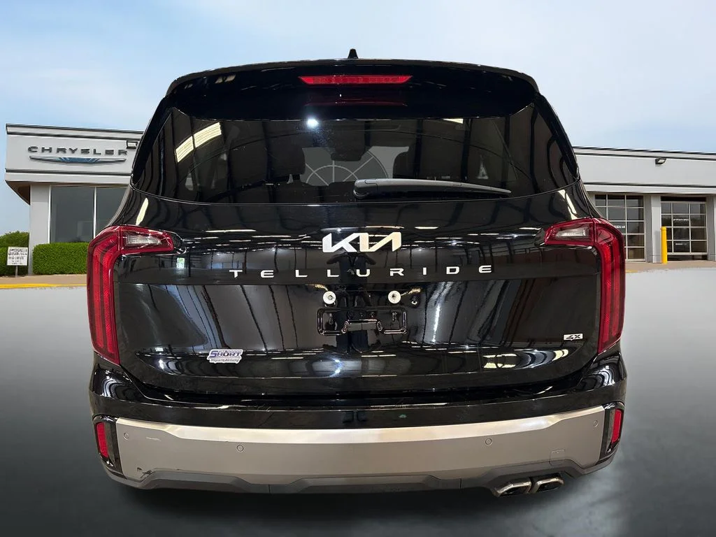 Used 2025 Black Kia S image 4