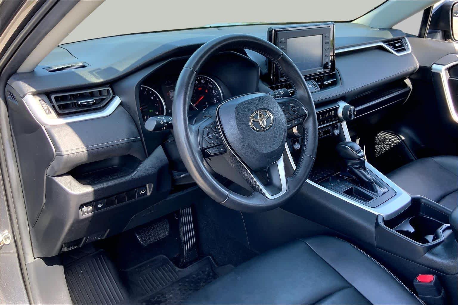 Used 2021 Magnetic Gray Metallic Toyota XLE Premium image 17