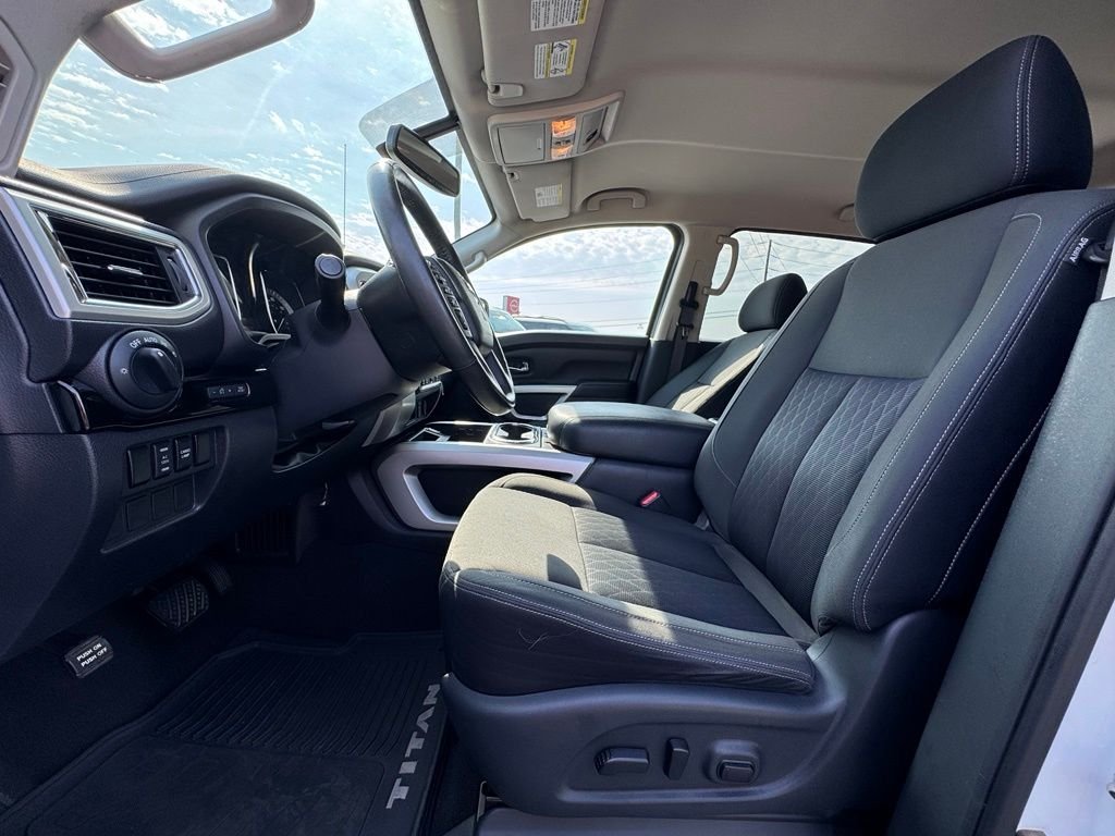 Used 2018 White Nissan SV image 22