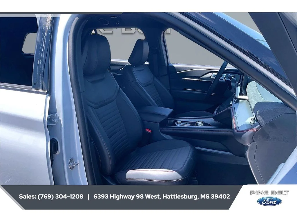 New 2026 Space White Metallic Ford ST-Line image 6