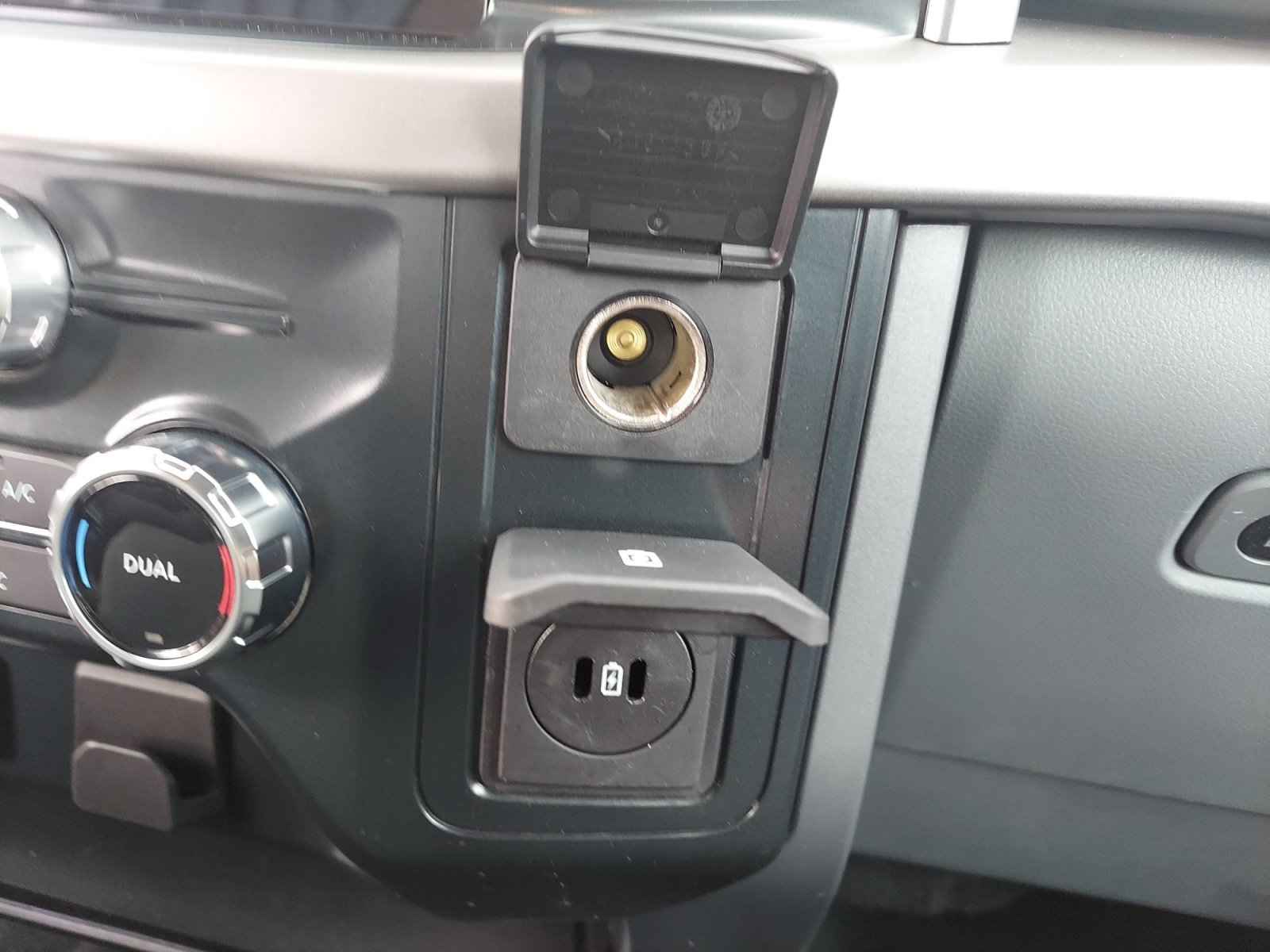 Used 2025 Oxford White Ford XLT image 25