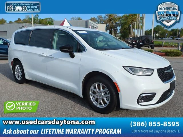 2024 Chrysler Pacifica Touring L's photo
