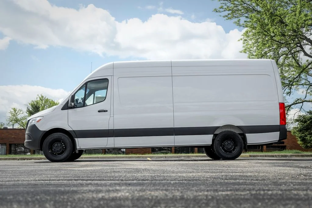 Used 2026 Arctic White Mercedes-Benz Cargo 170 WB image 3
