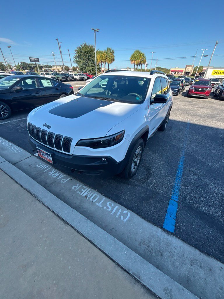 Used 2022 Bright White Clearcoat Jeep Trailhawk image 3