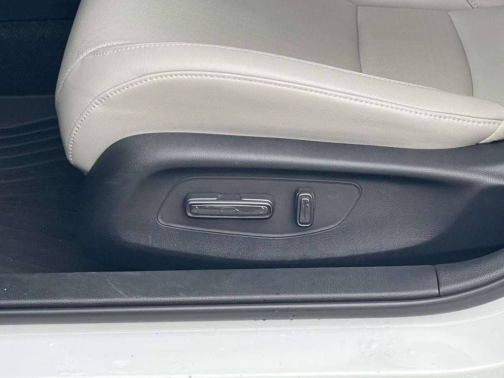 Used 2022  Honda Touring image 13
