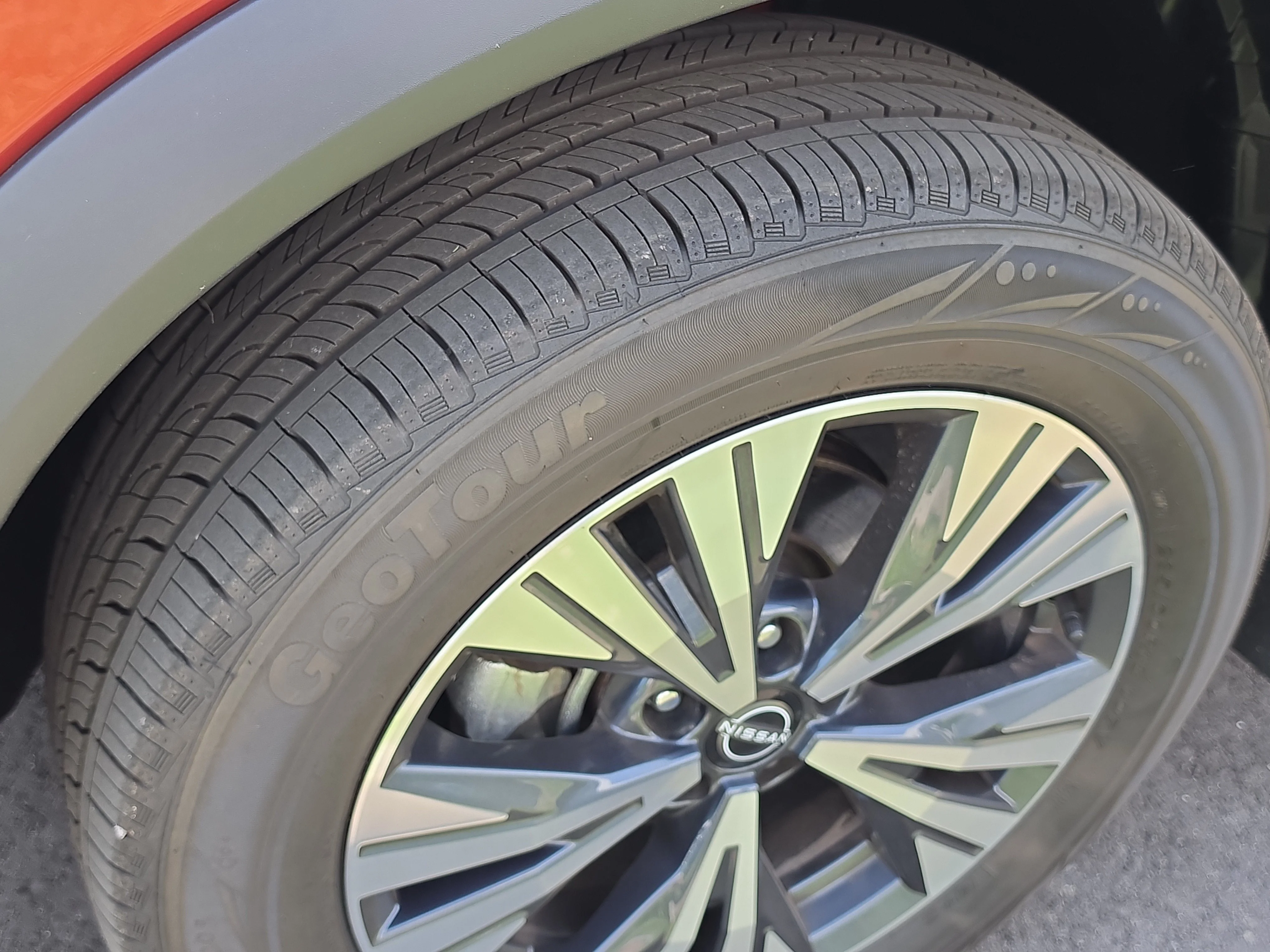 Used 2023 Scarlet Ember Tintcoat Nissan SV image 11
