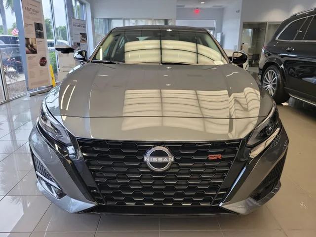 New 2026 Gun Metallic / Super Black Two-tone Nissan SR image 2