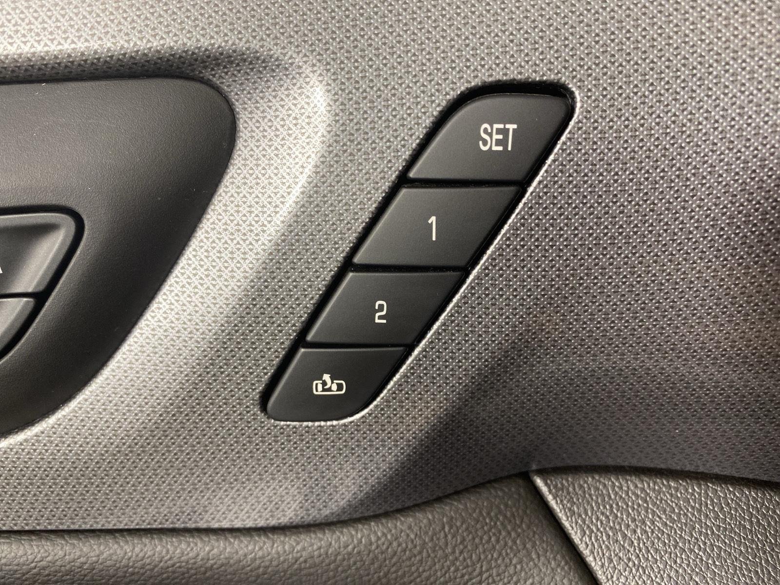 Used 2019 Silver Ice Metallic Chevrolet Premier image 25