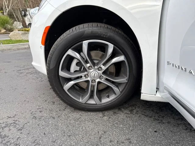 New 2026 Bright White Clear-Coat Exterior Paint Chrysler Pinnacle image 28