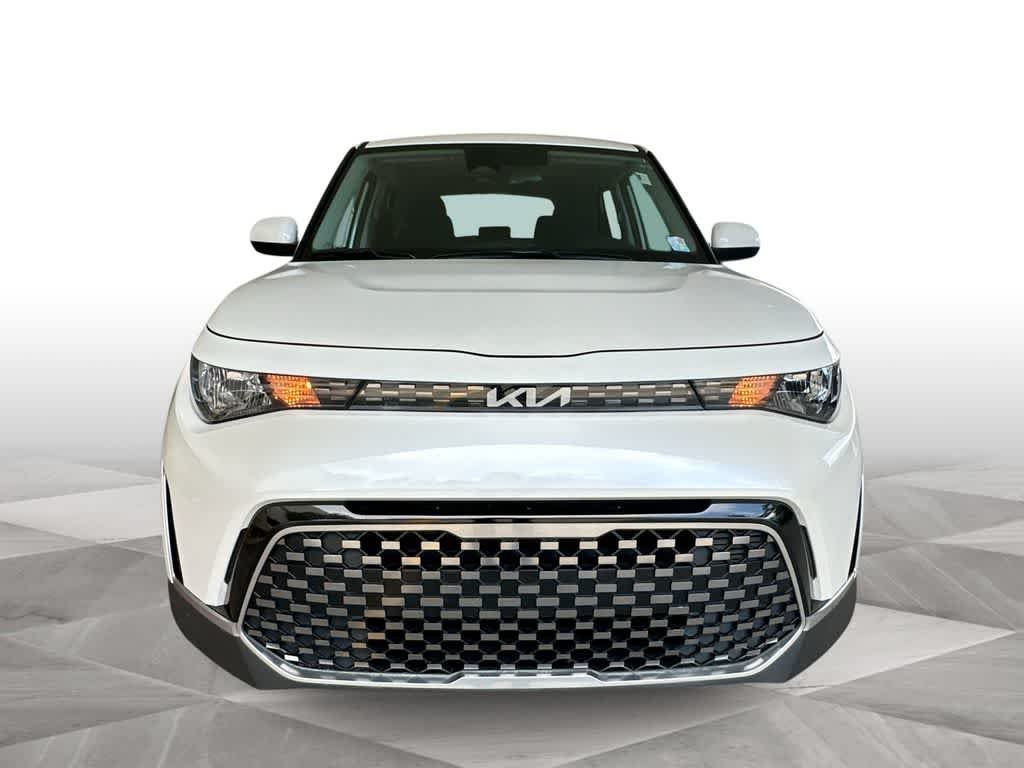 Used 2023 Snow White Pearl Kia EX image 3